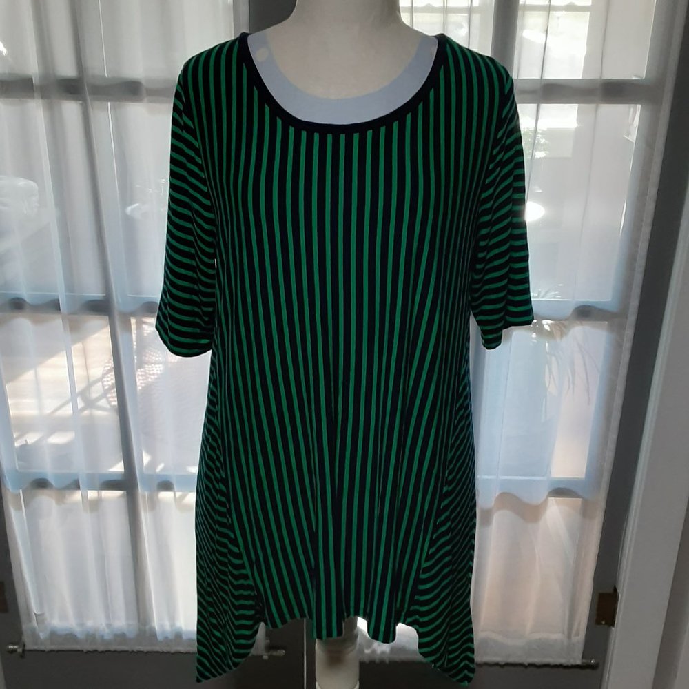 Women's Tommy HIlfiger triped Top Size Large NWT-Retail $49.50.